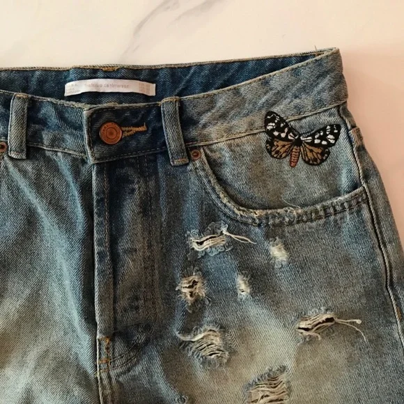 🦋Zara Butterfly Distressed Jean Shorts! - Picture 3 of 9
